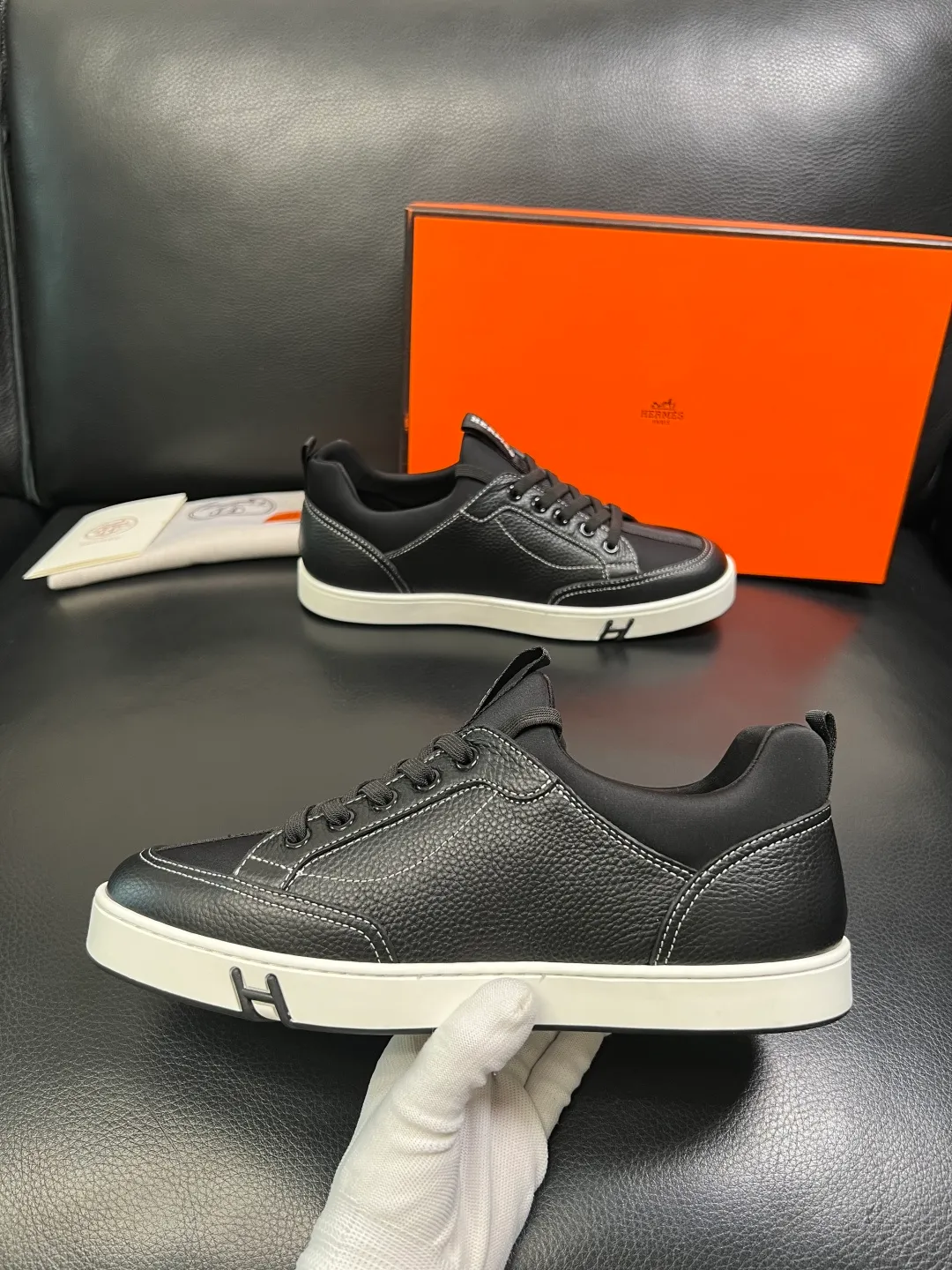 Men's shoes 💰700 Hermes High-quality top crafts Hermes counters are selling simultaneously with original factory configuration, original cowhide fabric imported from Italy, high-quality splicing technology, fully imported water-dyed cowhide lining, soles: original soles specially provided by the original factory are super comfortable, original factory and single goods are welcome to compare, code number 38-44 (customized 45)